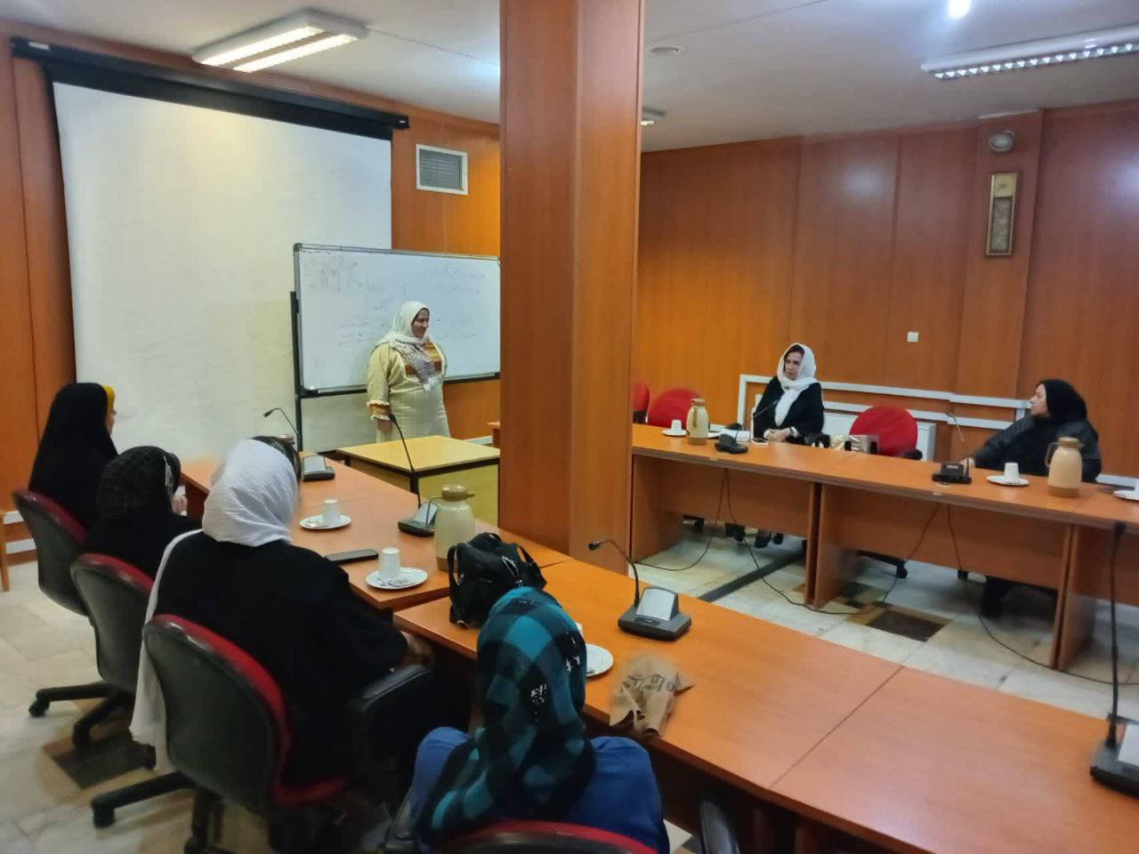 نخستین نشست نظامی‌خوانی