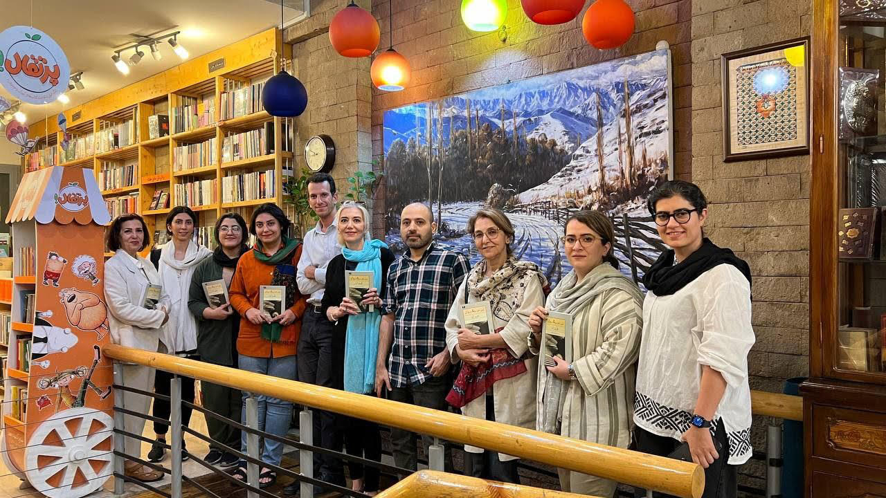 جلسه‌ی نقد و بررسی کتاب زن در ریگ روان